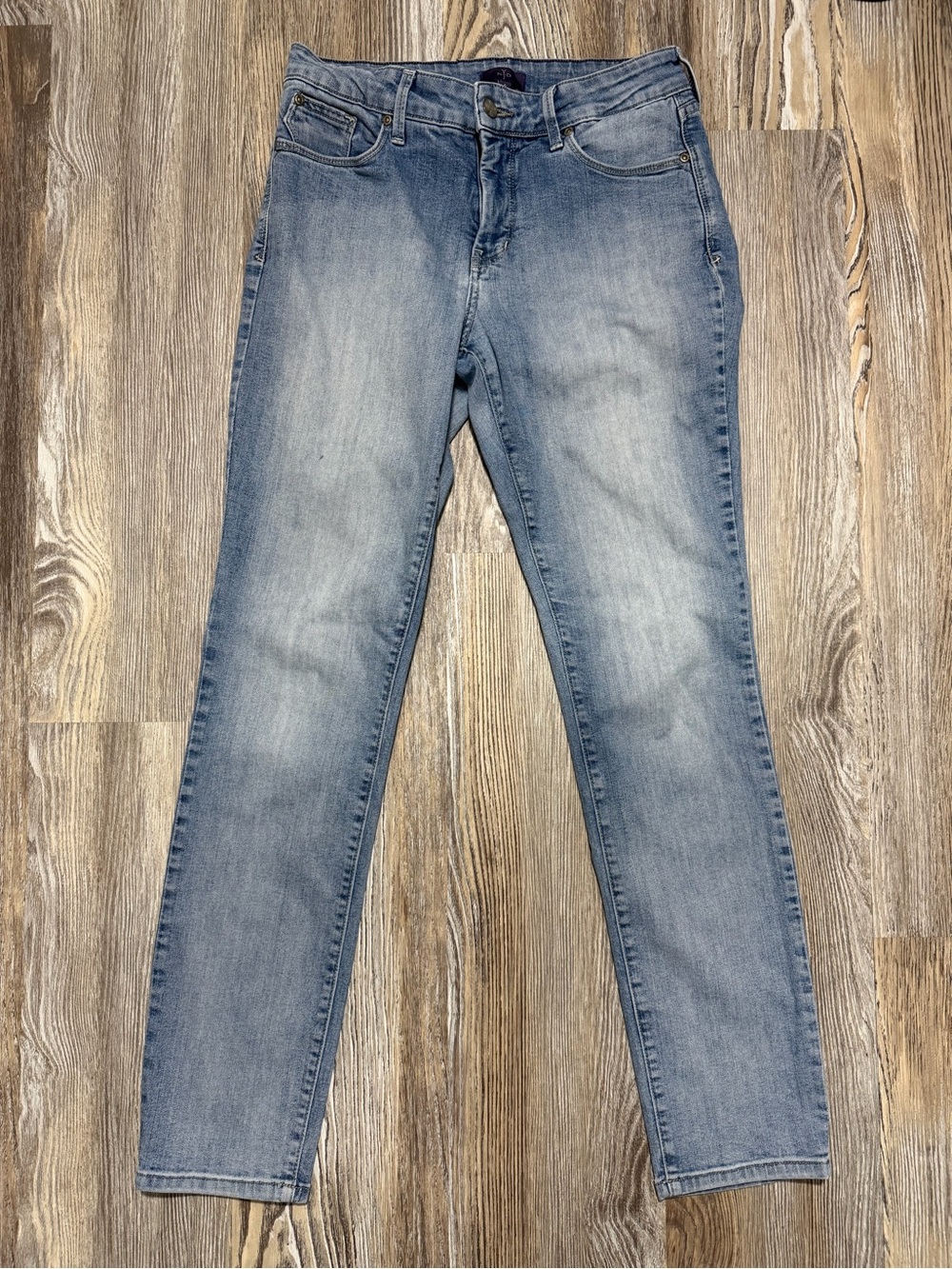 Women’s NYDJ Ankle Skinny Jeans, size 6 **SEE LAST PIC FOR MARK**